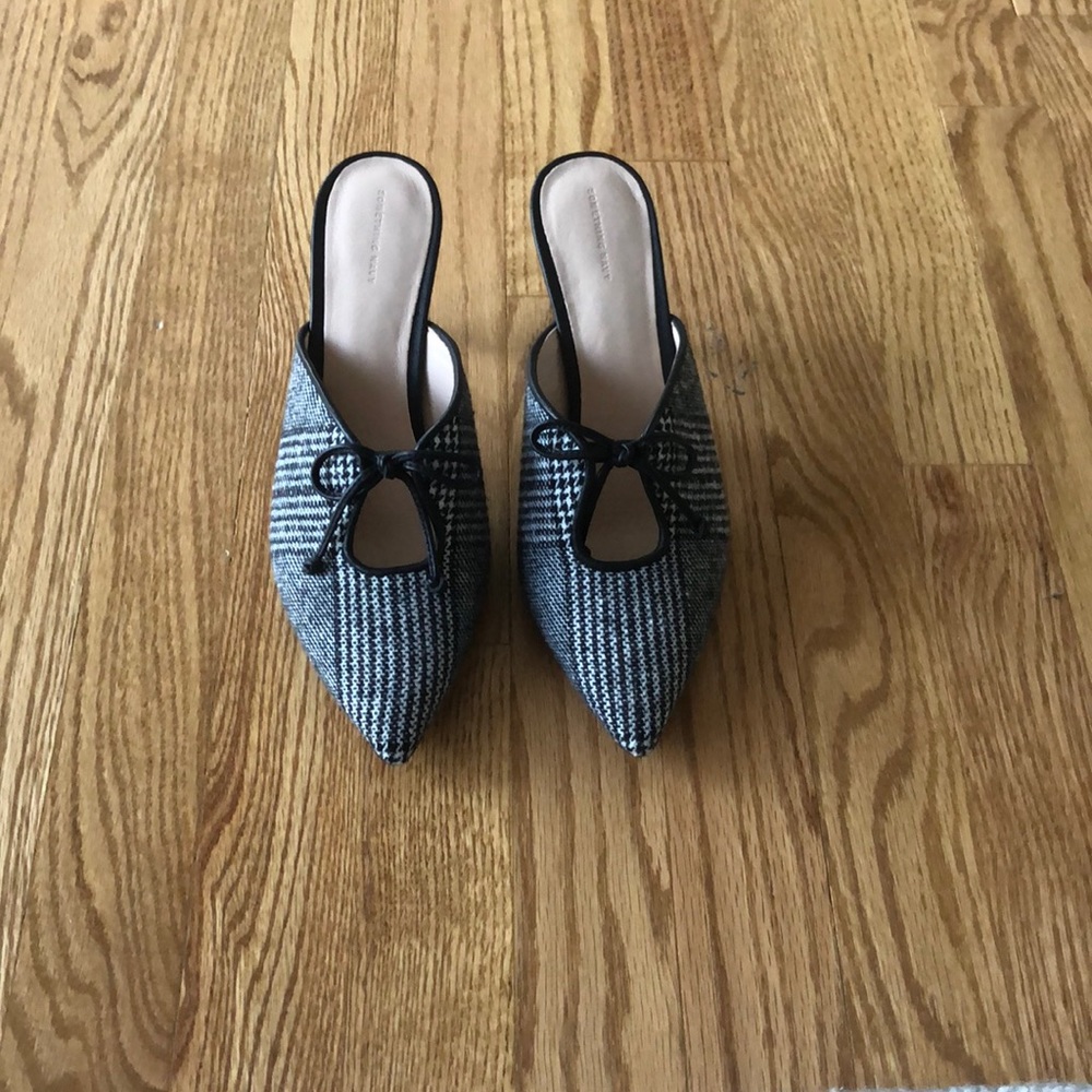 Something Navy heels